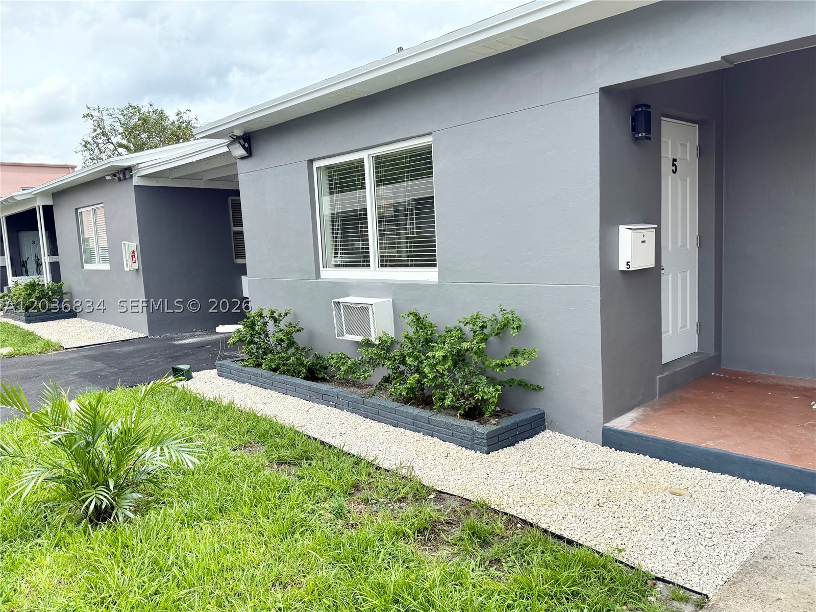 HOLLYWOOD LITTLE RANCHES - Residential Lease