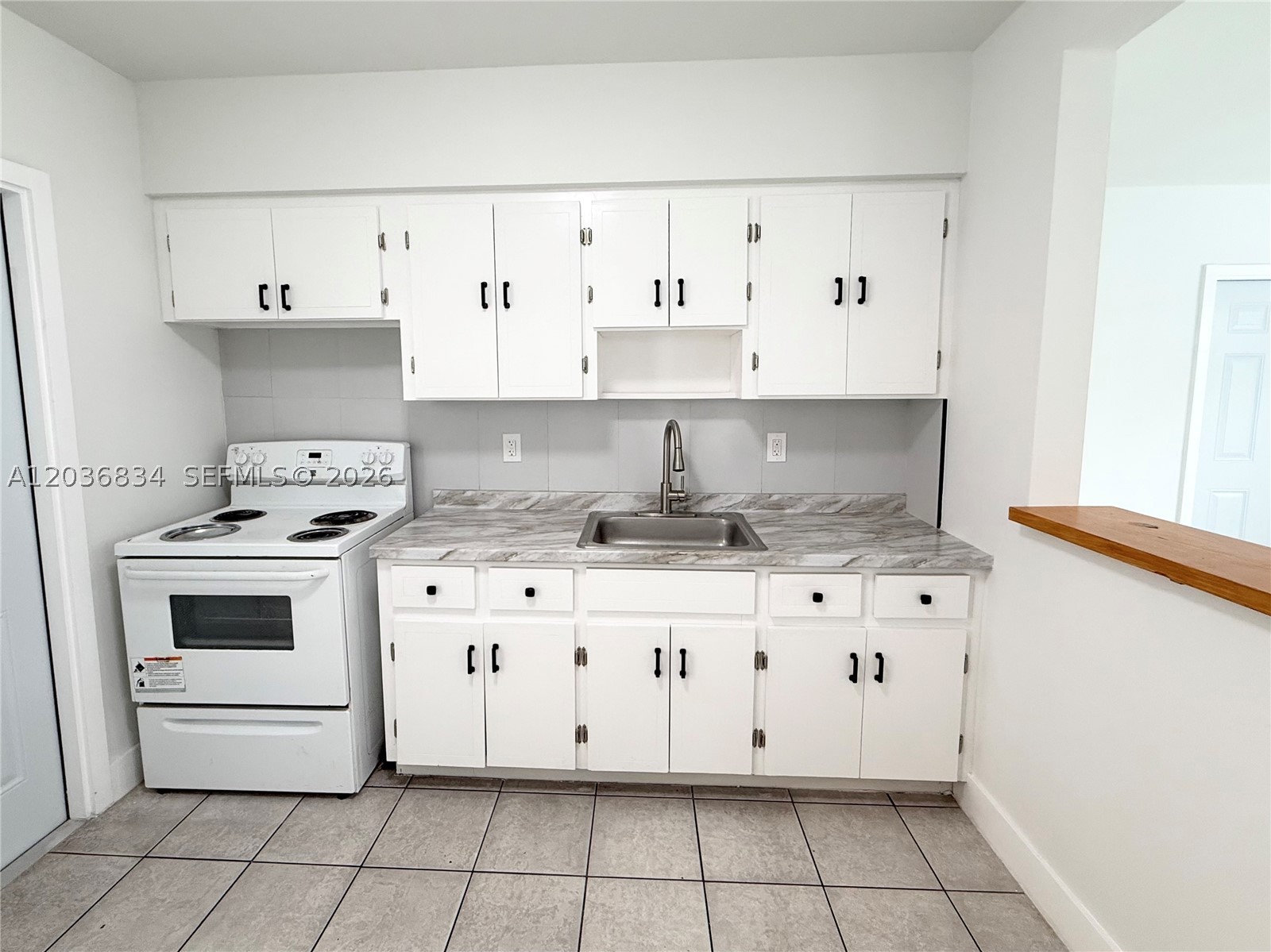 HOLLYWOOD LITTLE RANCHES - Residential Lease