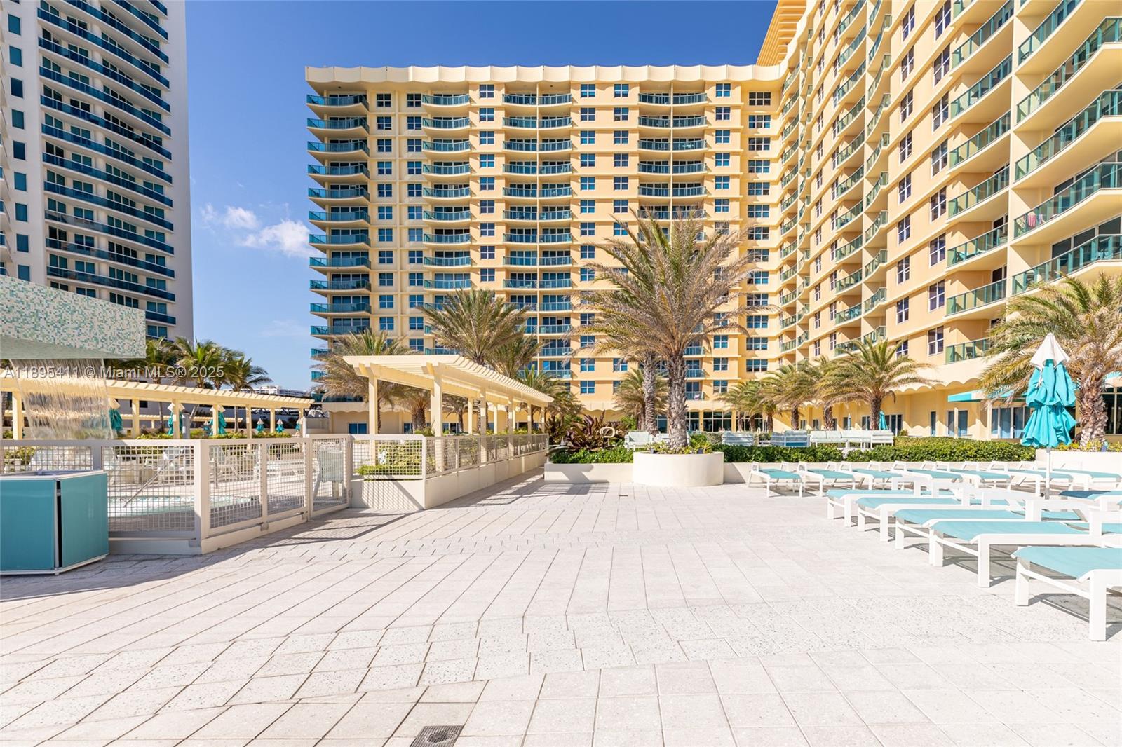 WAVE CONDO - Residential