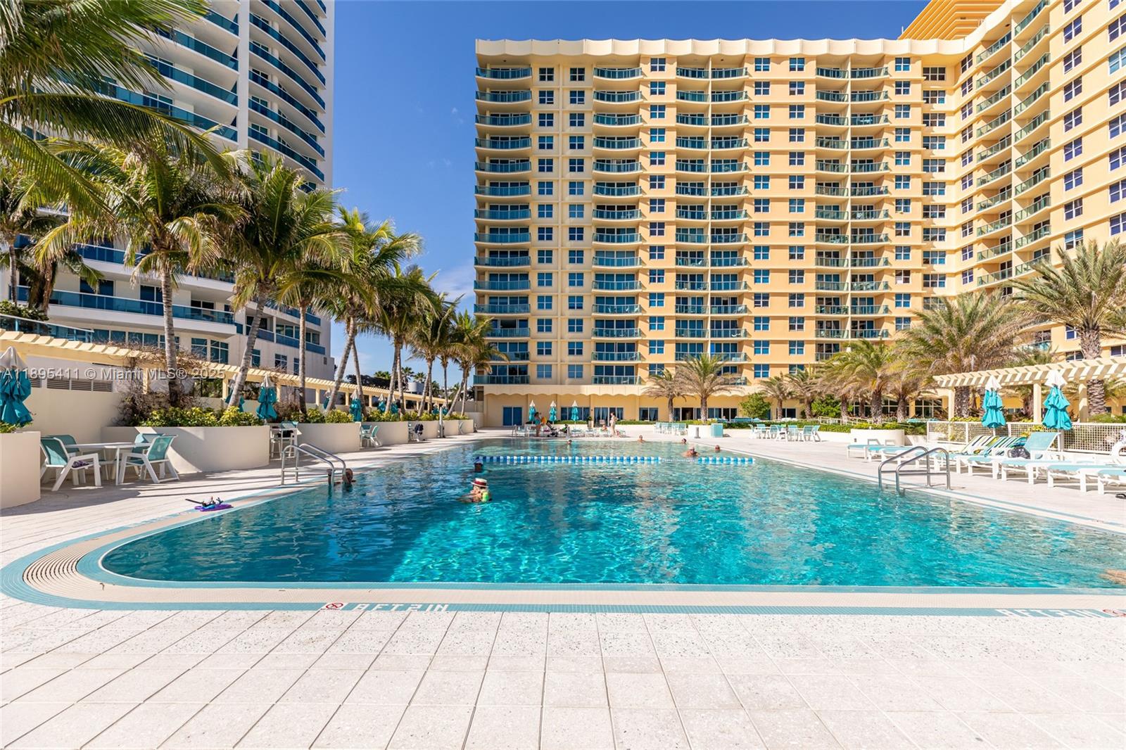 WAVE CONDO - Residential