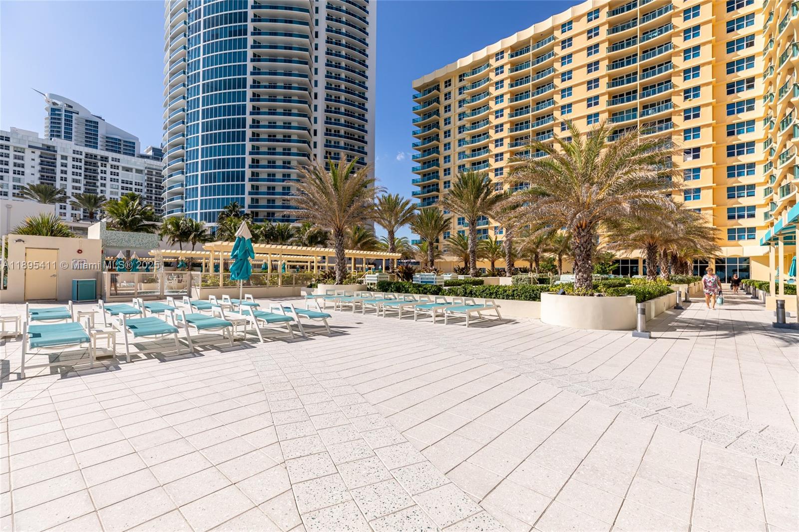 WAVE CONDO - Residential