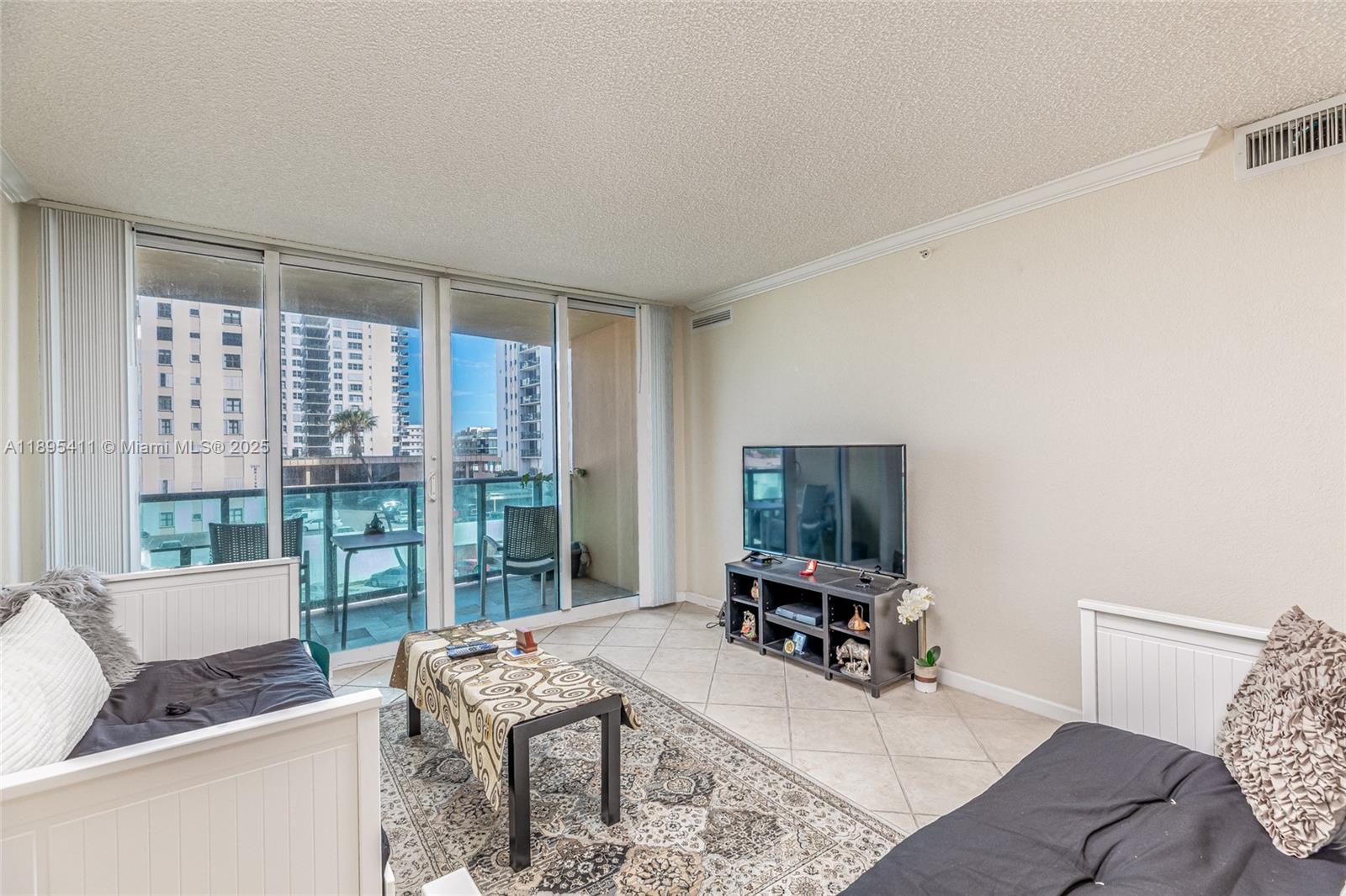 WAVE CONDO - Residential