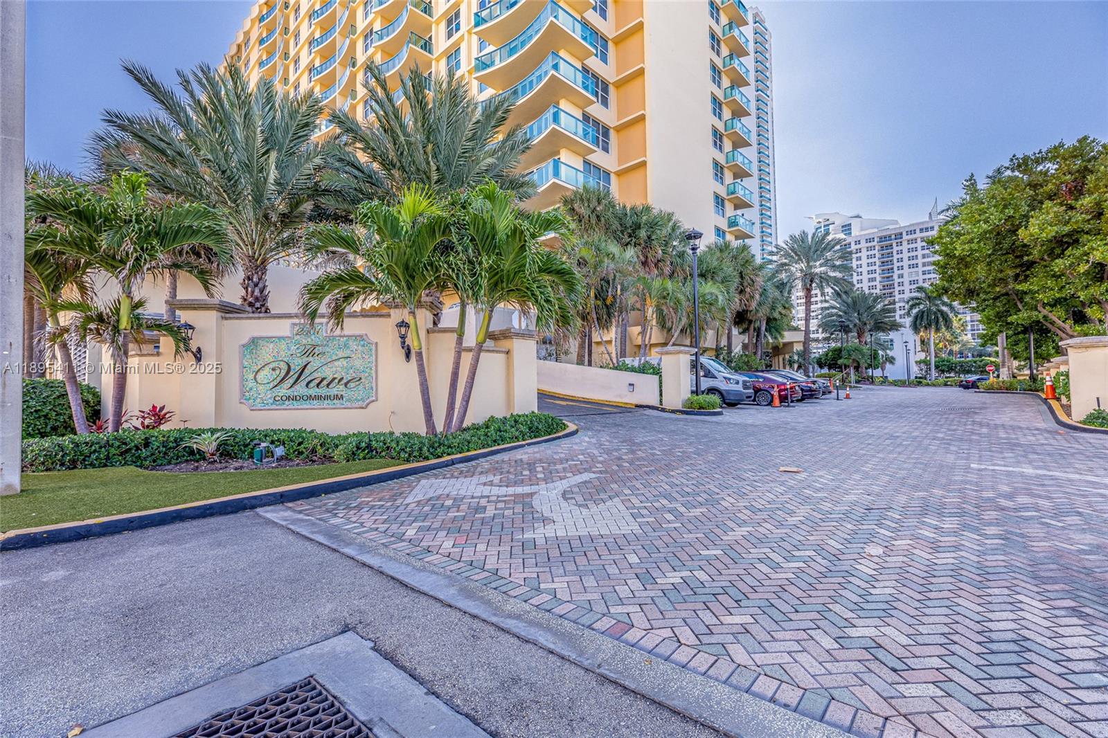 WAVE CONDO - Residential