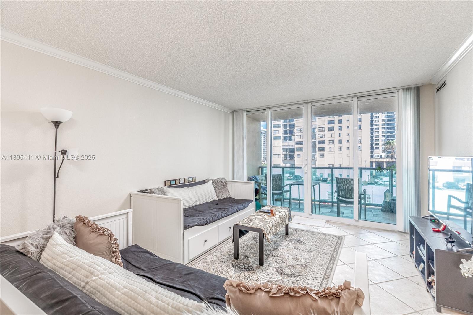 WAVE CONDO - Residential