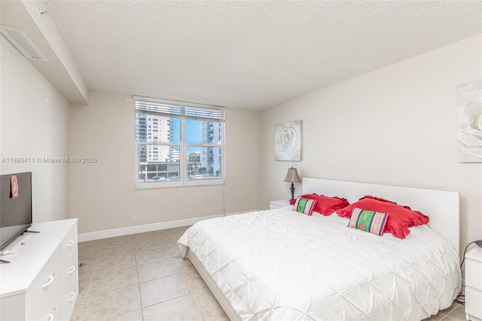 WAVE CONDO - Residential