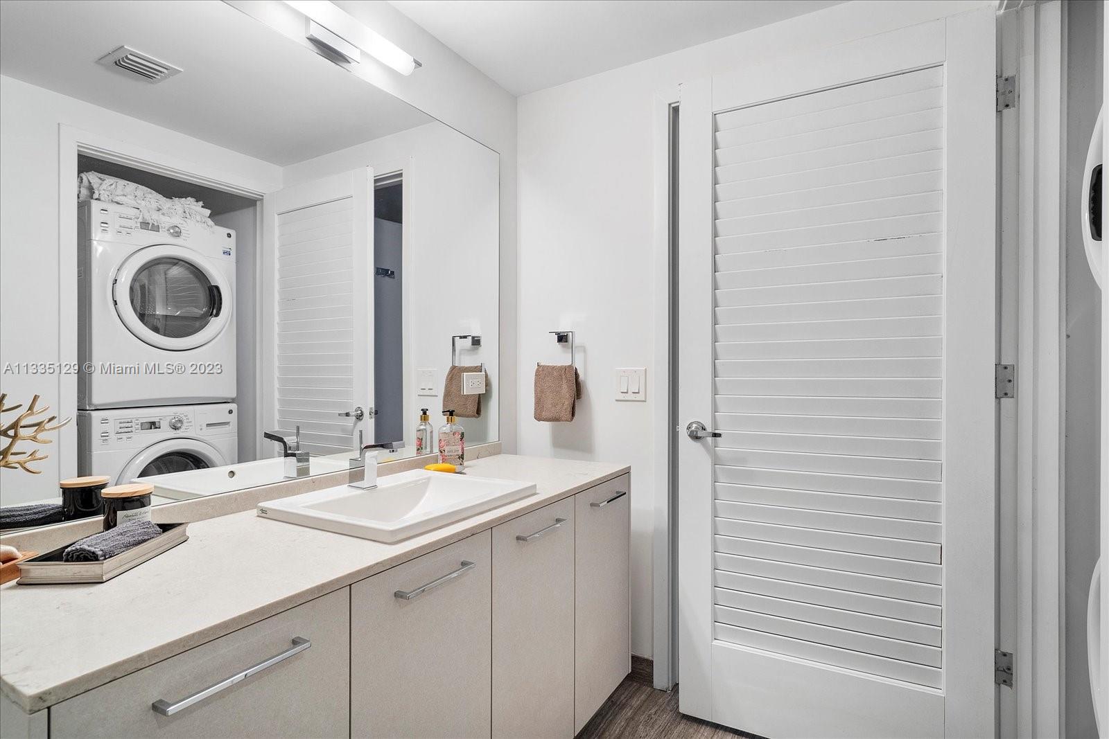 1010 BRICKELL CONDO - Residential Lease