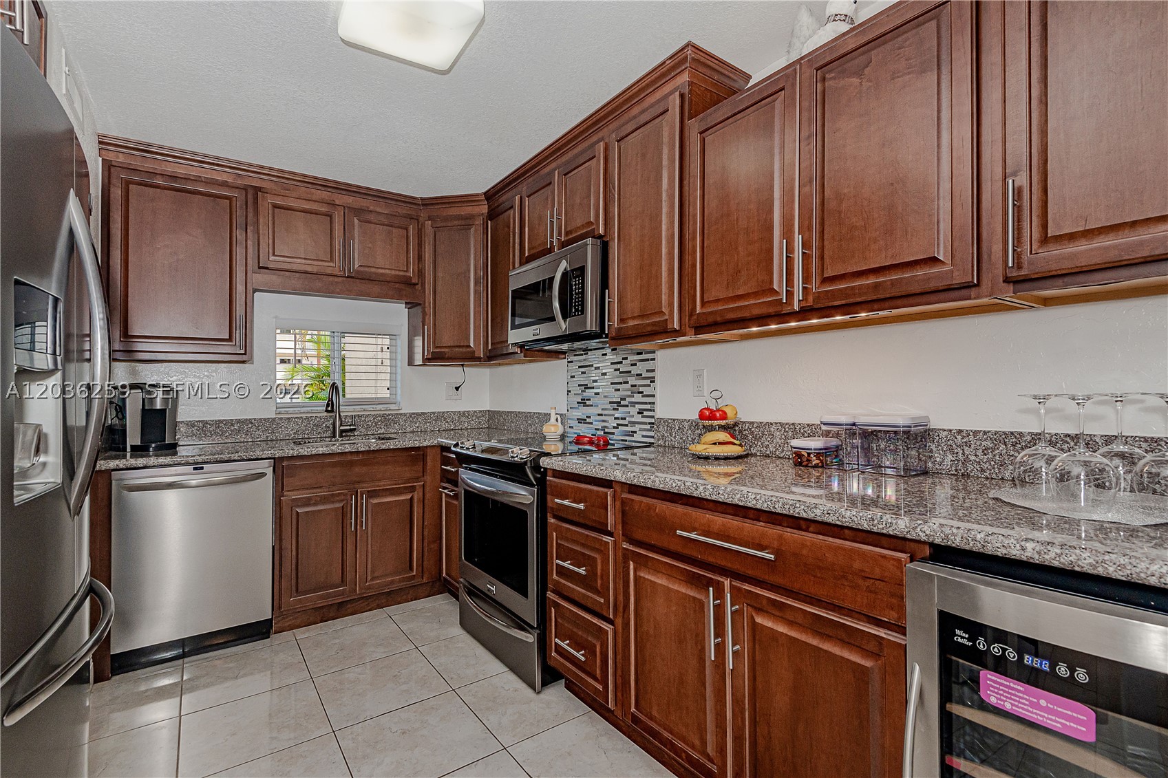 HOLLYBROOK GOLF & TENNIS - Residential