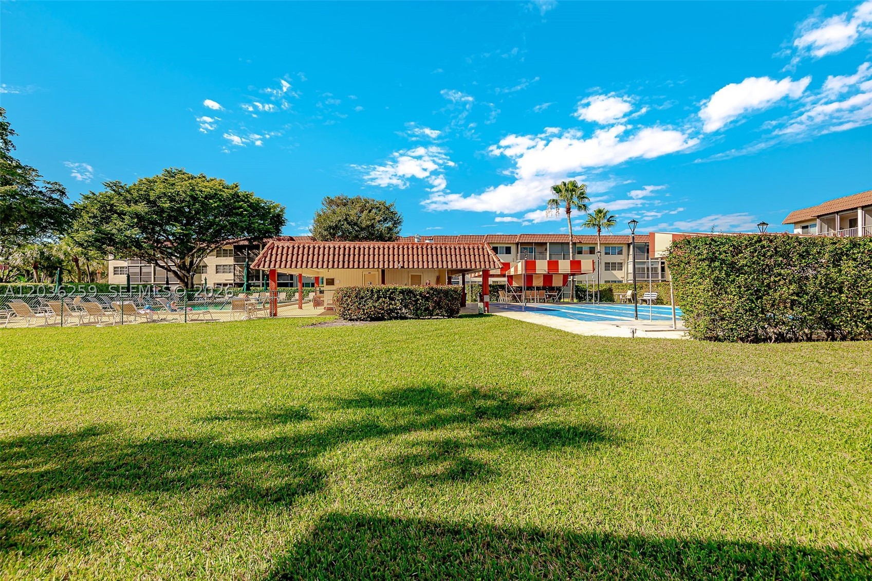 HOLLYBROOK GOLF & TENNIS - Residential