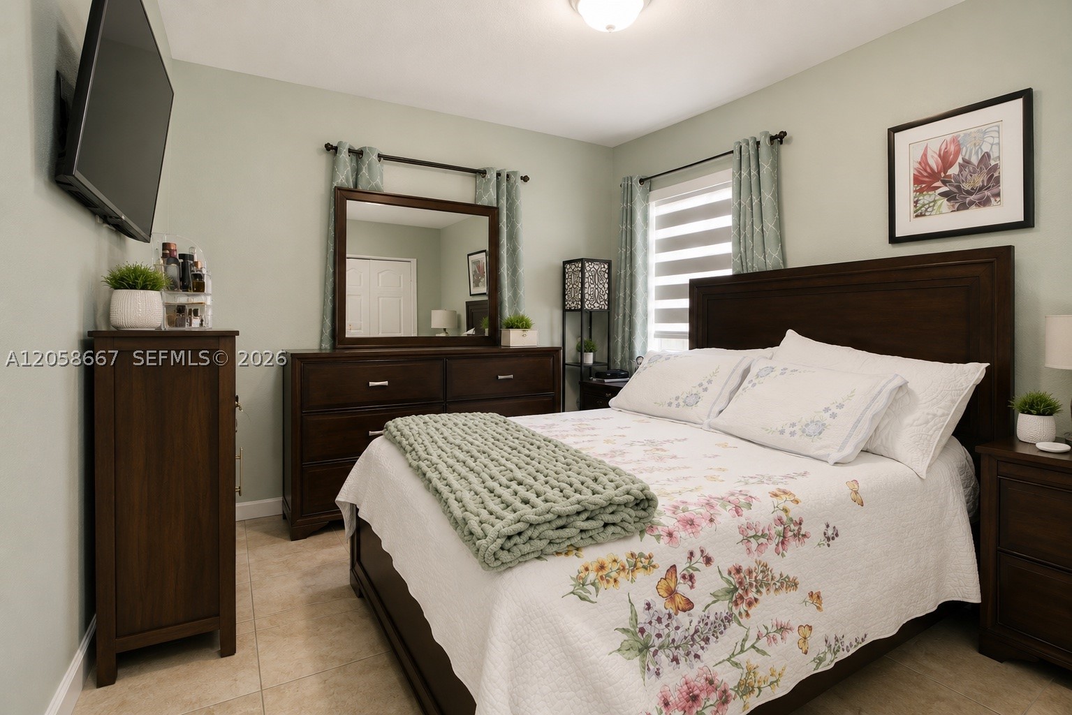 MANDARIN LAKES - Residential
