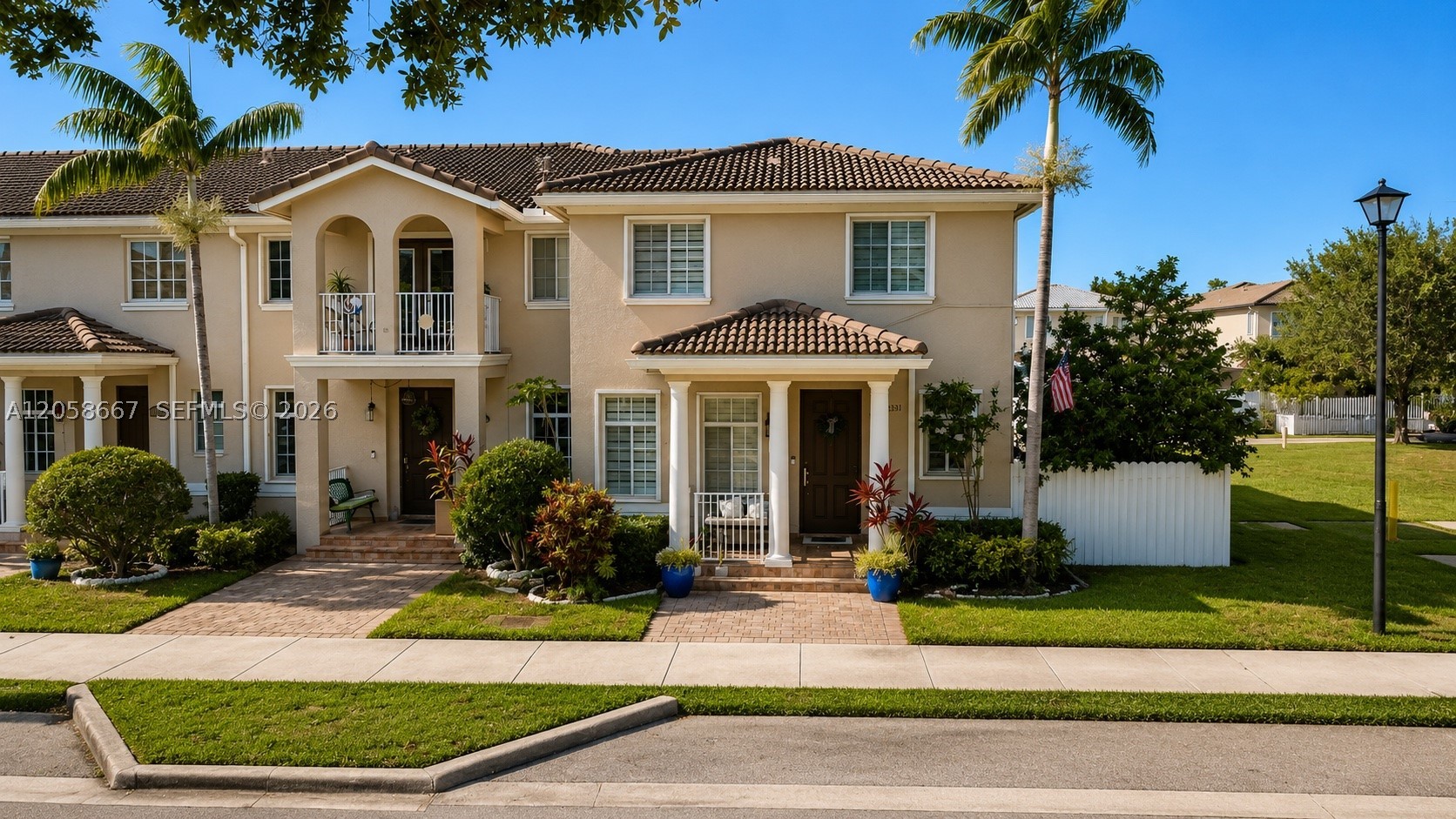 MANDARIN LAKES - Residential