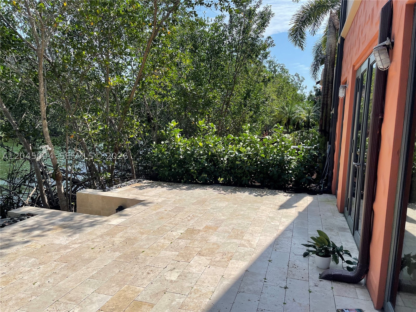 ROYAL HARBOUR YACHT CLUB - Residential Lease