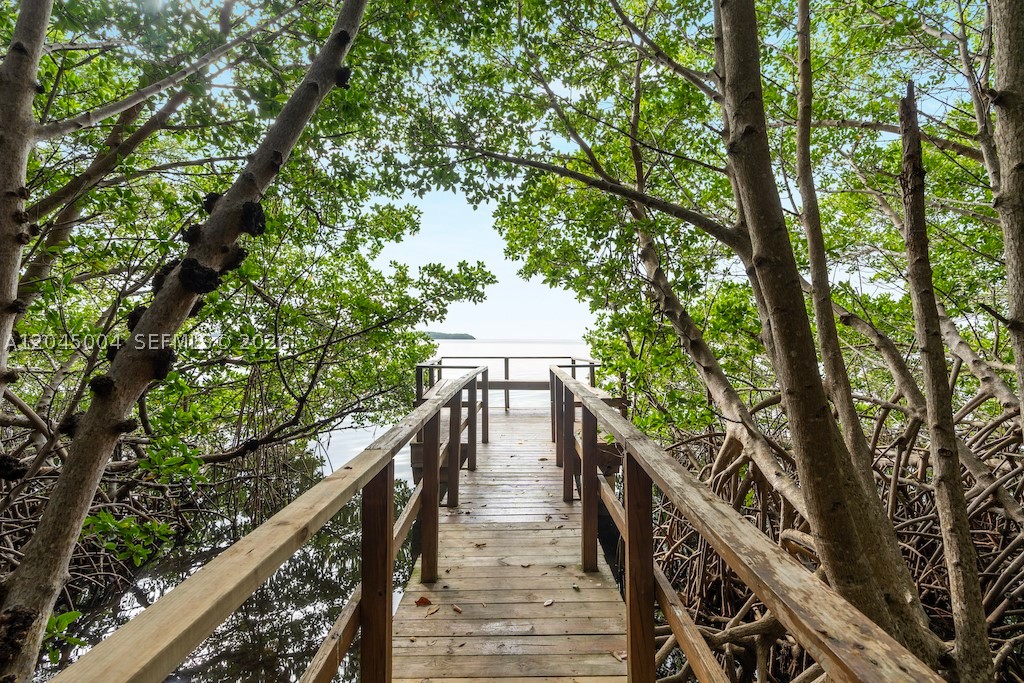 ROYAL HARBOUR YACHT CLUB - Residential Lease
