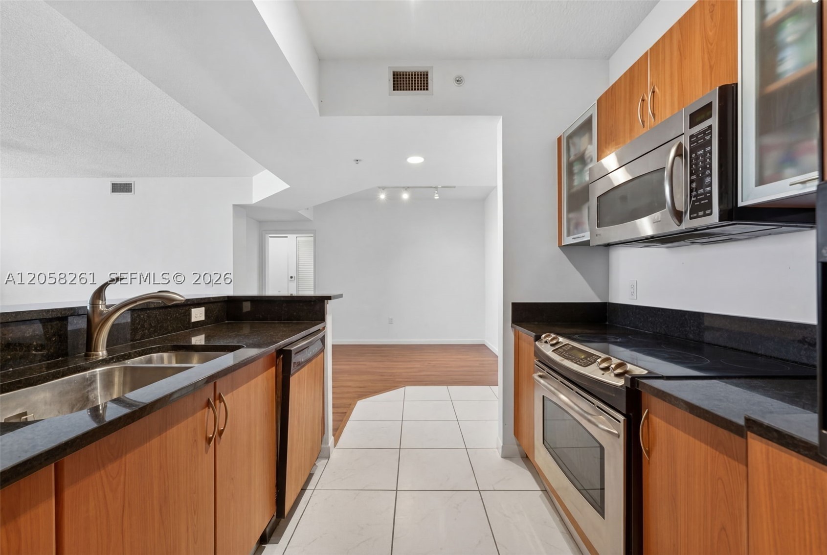 VENTURE AT AVENTURA EAST - Residential