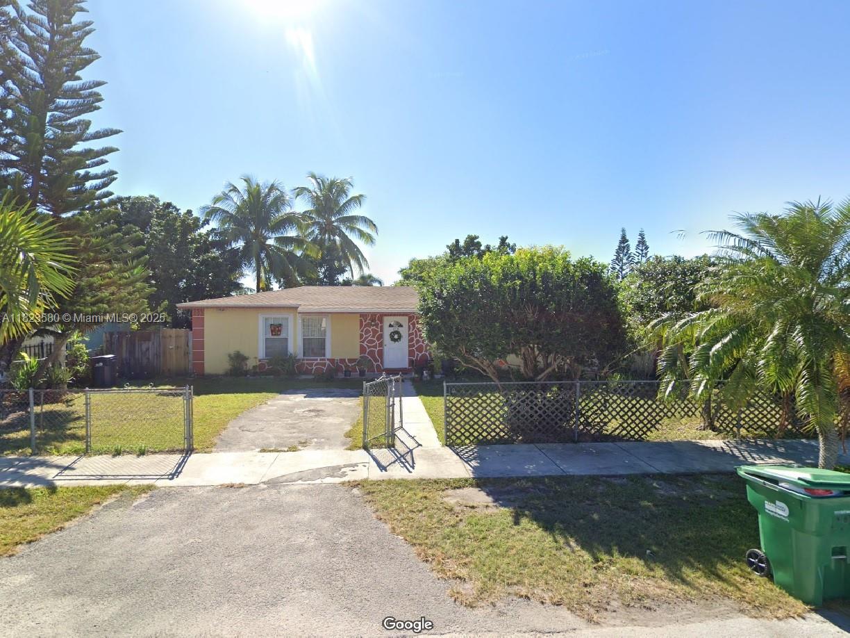 Don't miss the opportunity to live in a spacious house with many fruit trees. The property is very well maintained and consists of 4 bedrooms, 2 bathrooms, a living room, a dining room, and a kitchen, as well as spacious closets.
The enclosed porch is perfect to enjoy with family and friends. The owner is contributing $10,000 towards closing costs. "Seller will contribute $10,000 toward Buyer’s closing costs"