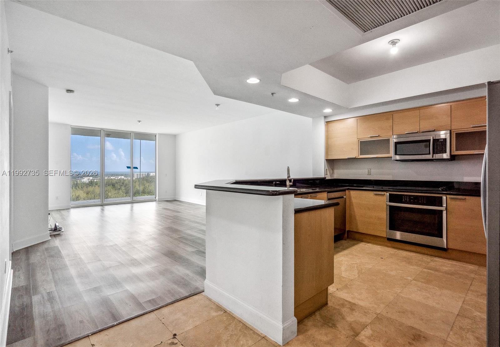 THE OAKS I CONDO - Residential