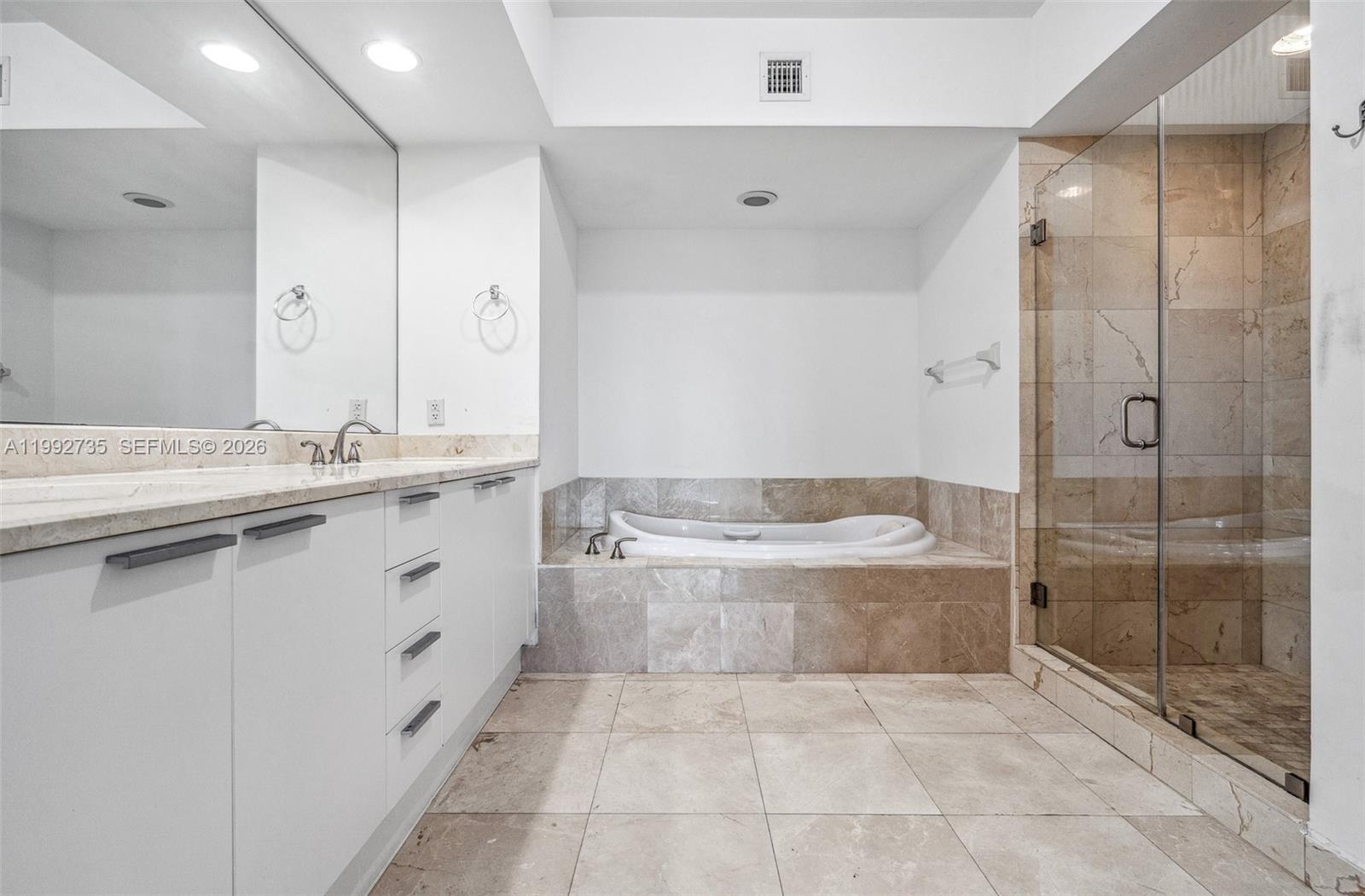 THE OAKS I CONDO - Residential