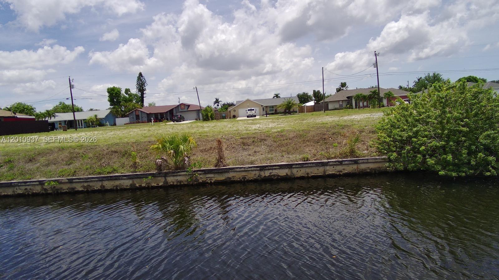 CAPE CORAL - Land