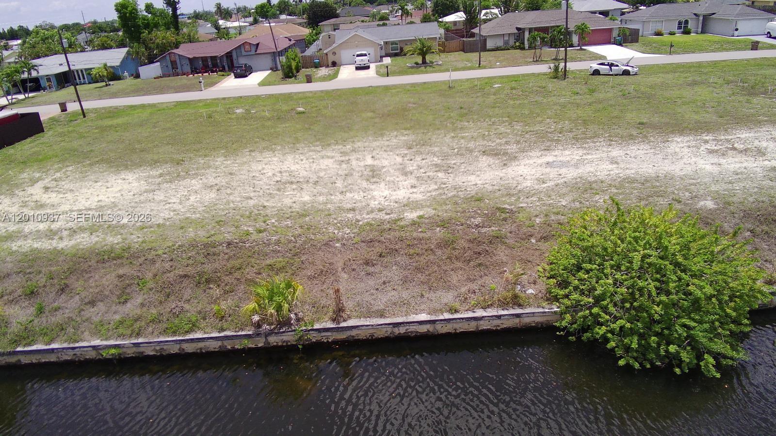 CAPE CORAL - Land