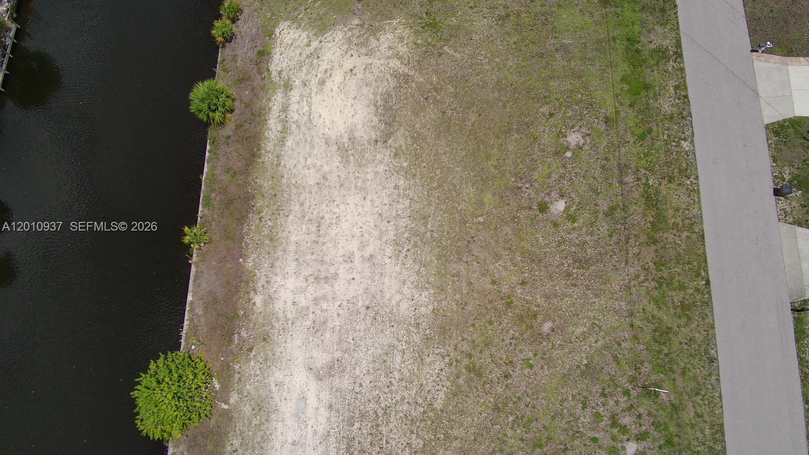 CAPE CORAL - Land