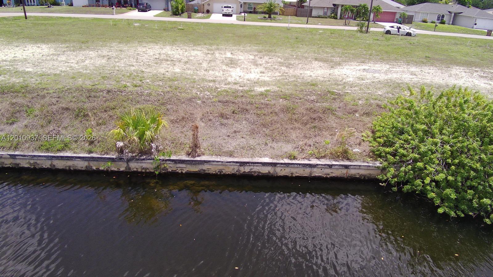 CAPE CORAL - Land