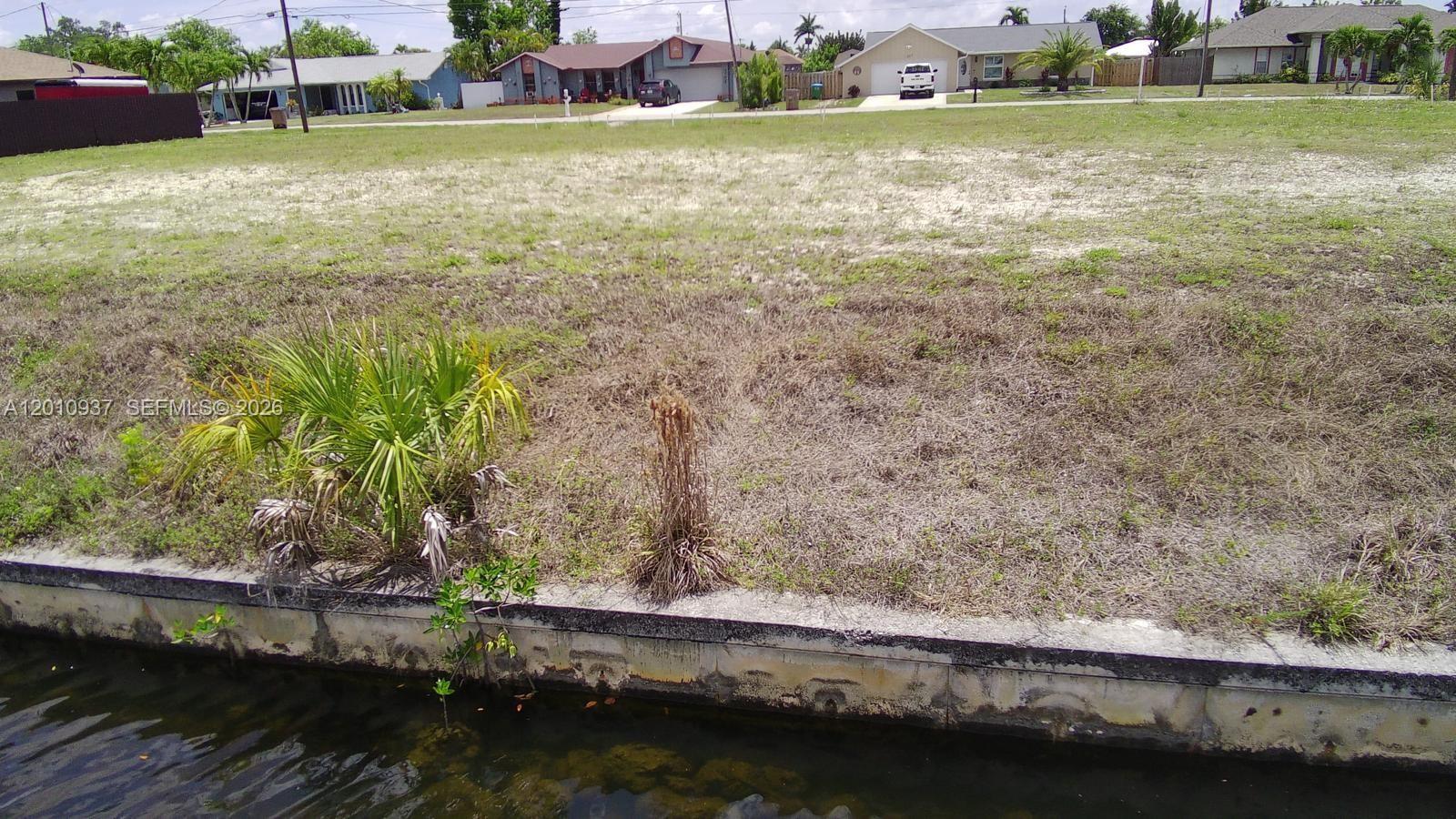 CAPE CORAL - Land