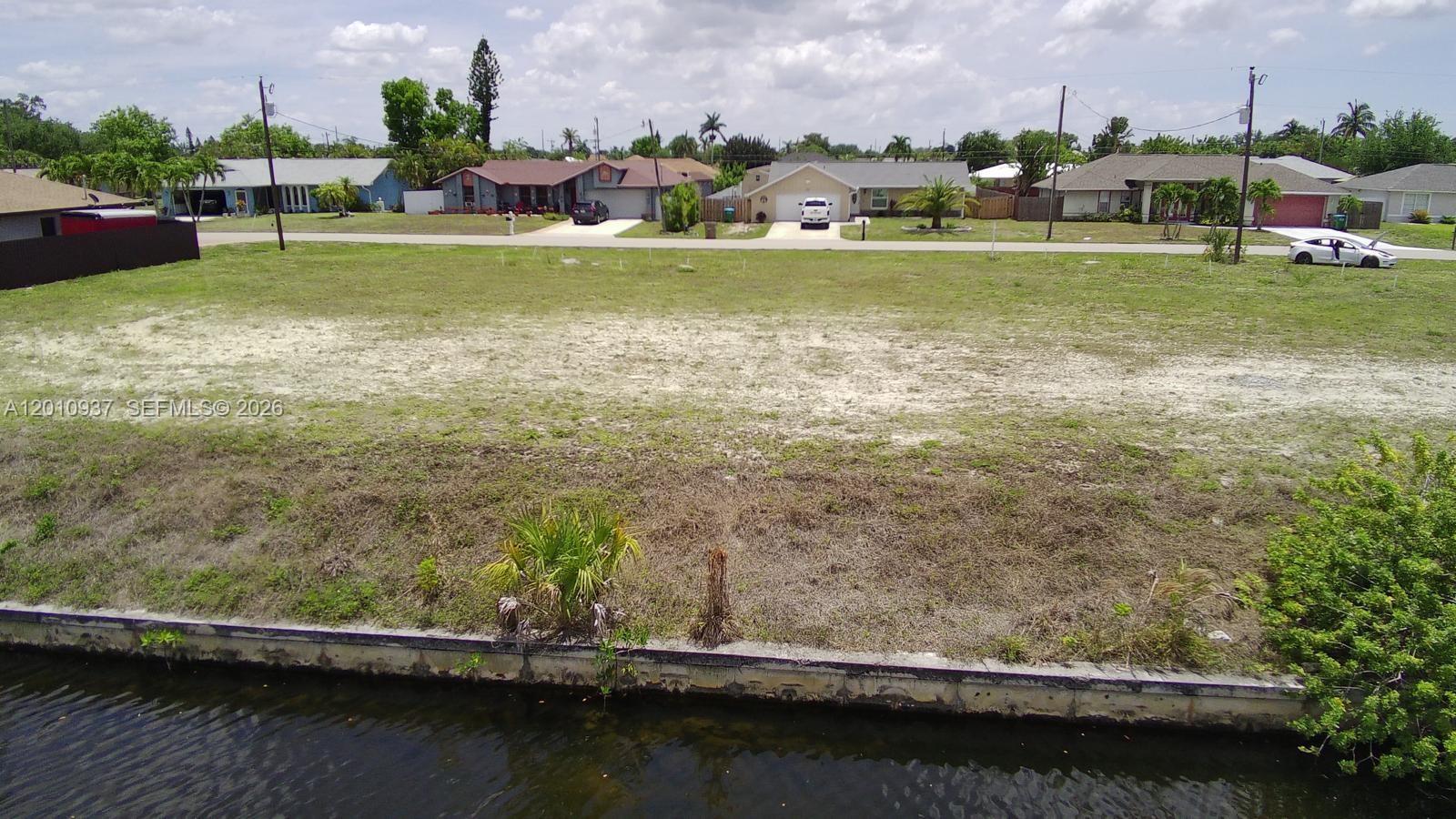 CAPE CORAL - Land