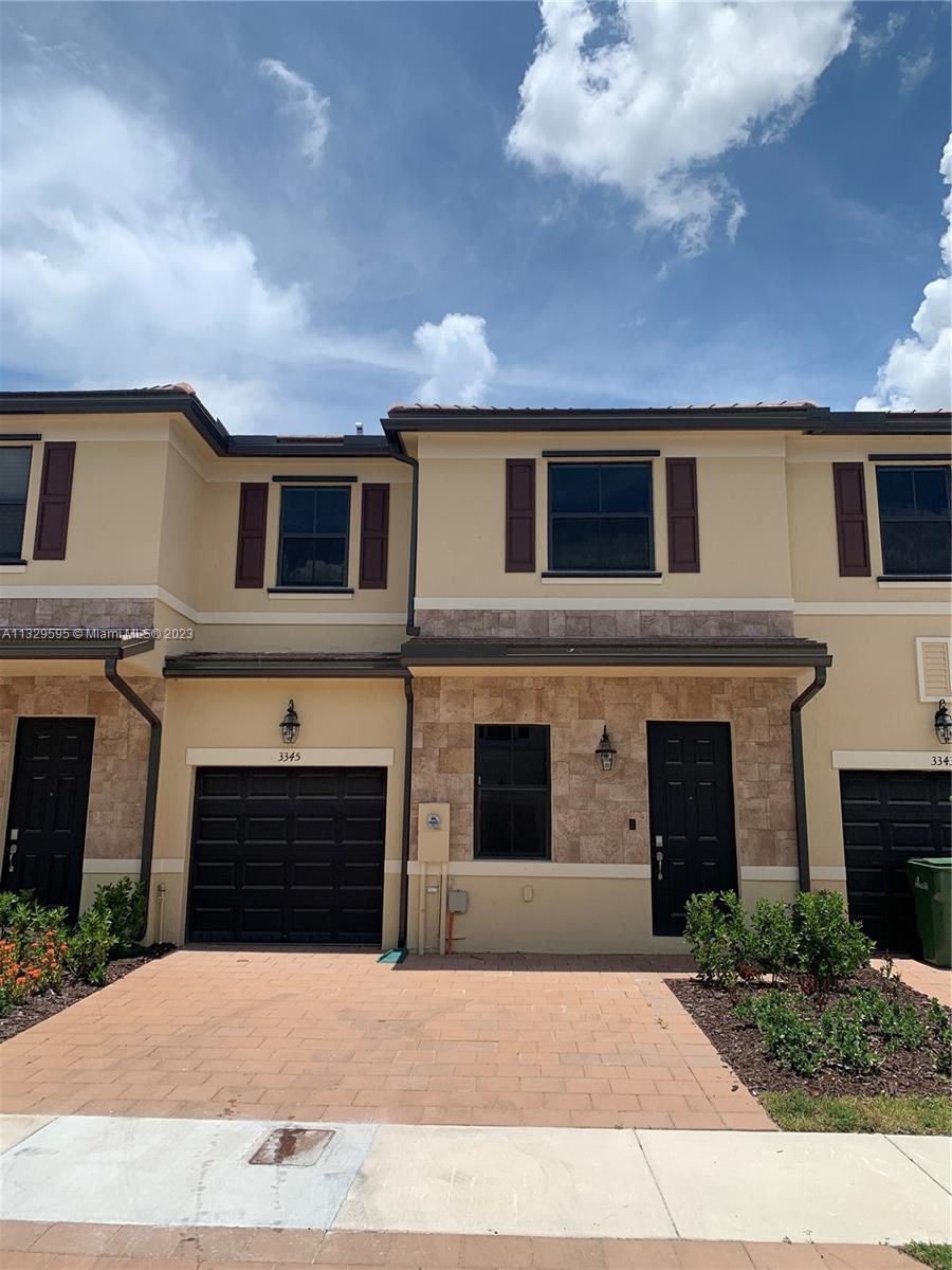 Beautiful townhouse  3 bedroom, 3 full bathrooms in the Aquabella community. Stainless steel appliances along with a kitchen island, dining area connecting to the living room. This guard gated community features amazing amenities surrounded by stunning lake views, a resort style pool, club house with state of the art fitness center and kids pool / play area. Fabulous location, minutes to expressways, schools & shopping centers.
