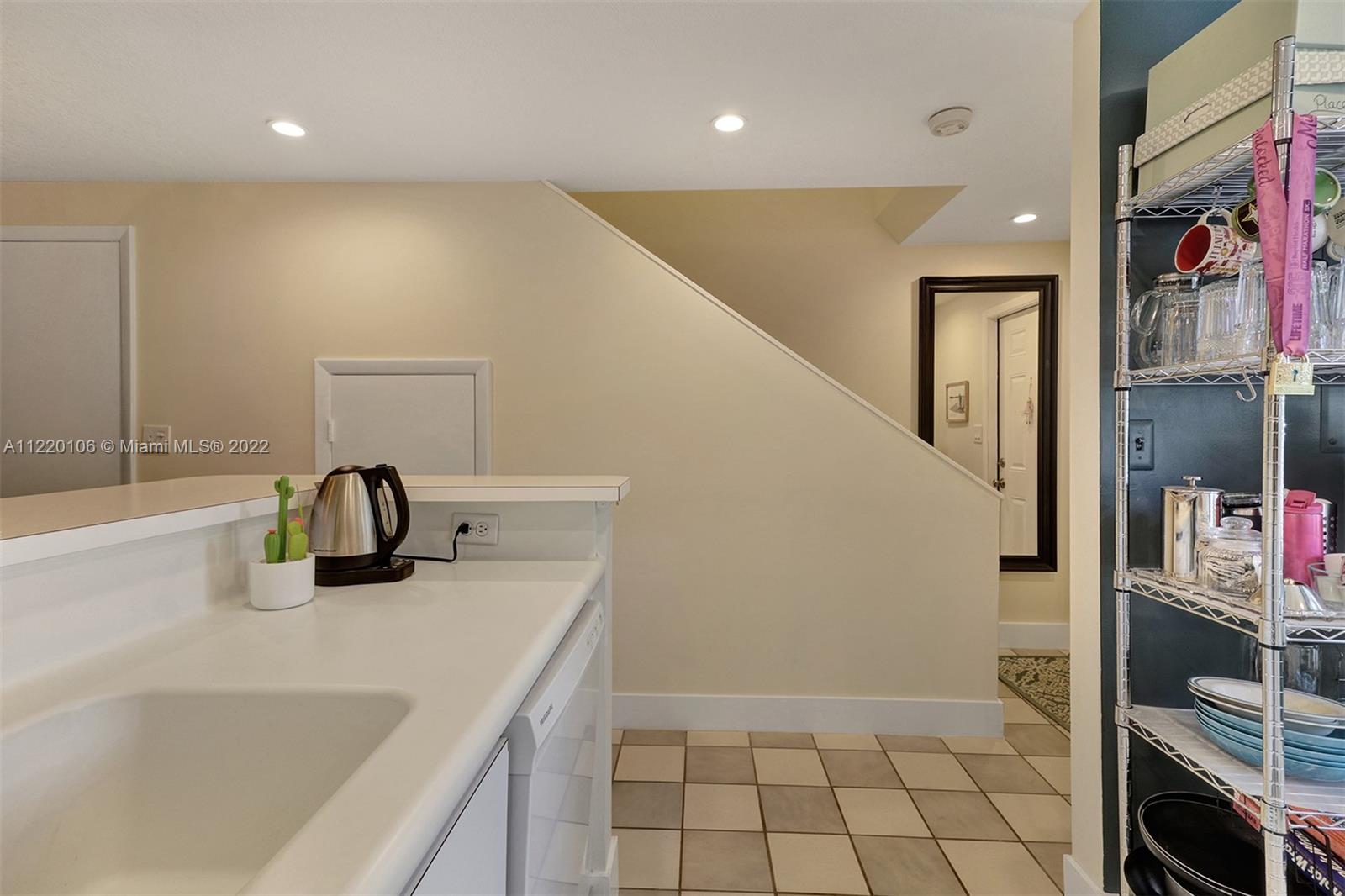 LINDA TERRACE - Residential