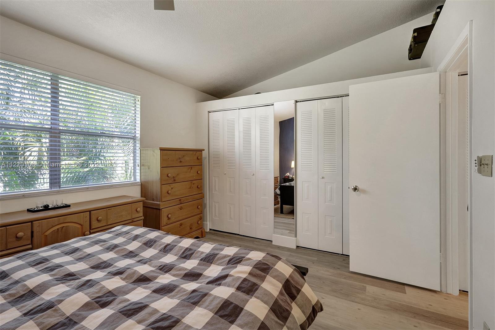 LINDA TERRACE - Residential