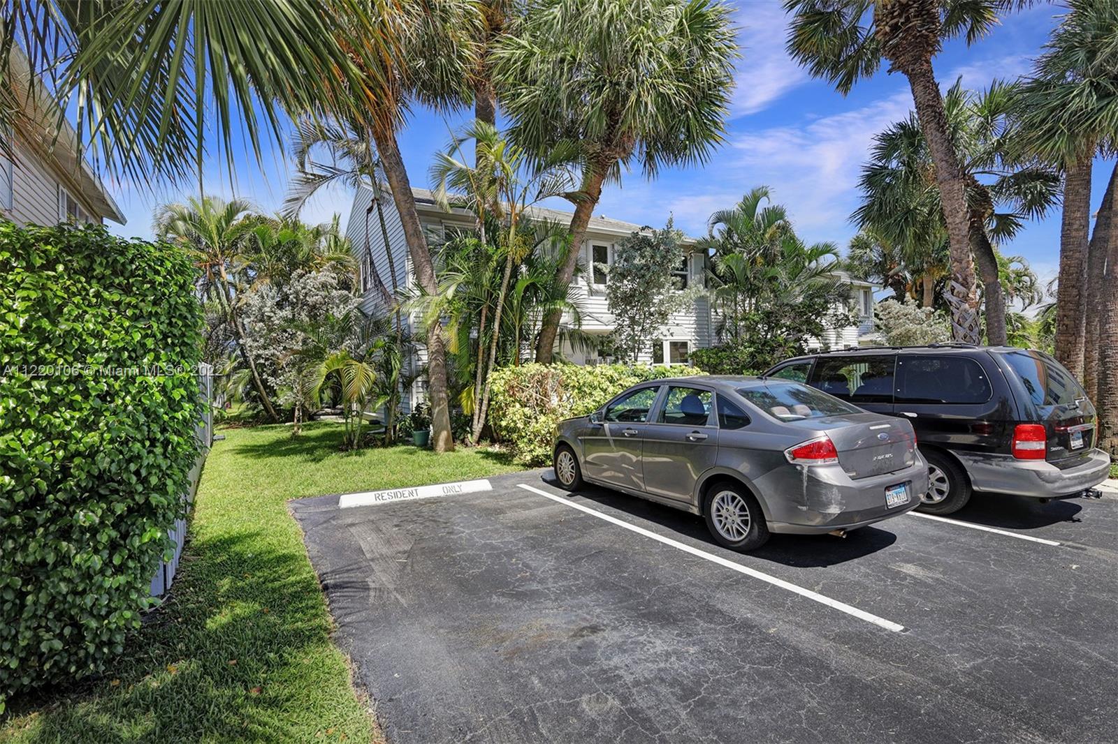 LINDA TERRACE - Residential