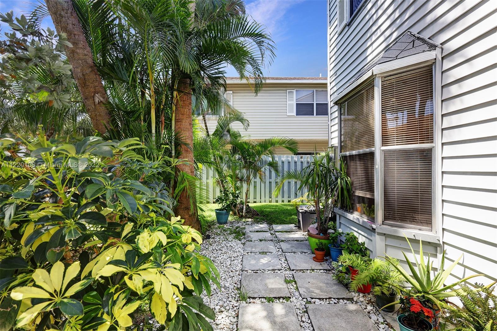 LINDA TERRACE - Residential