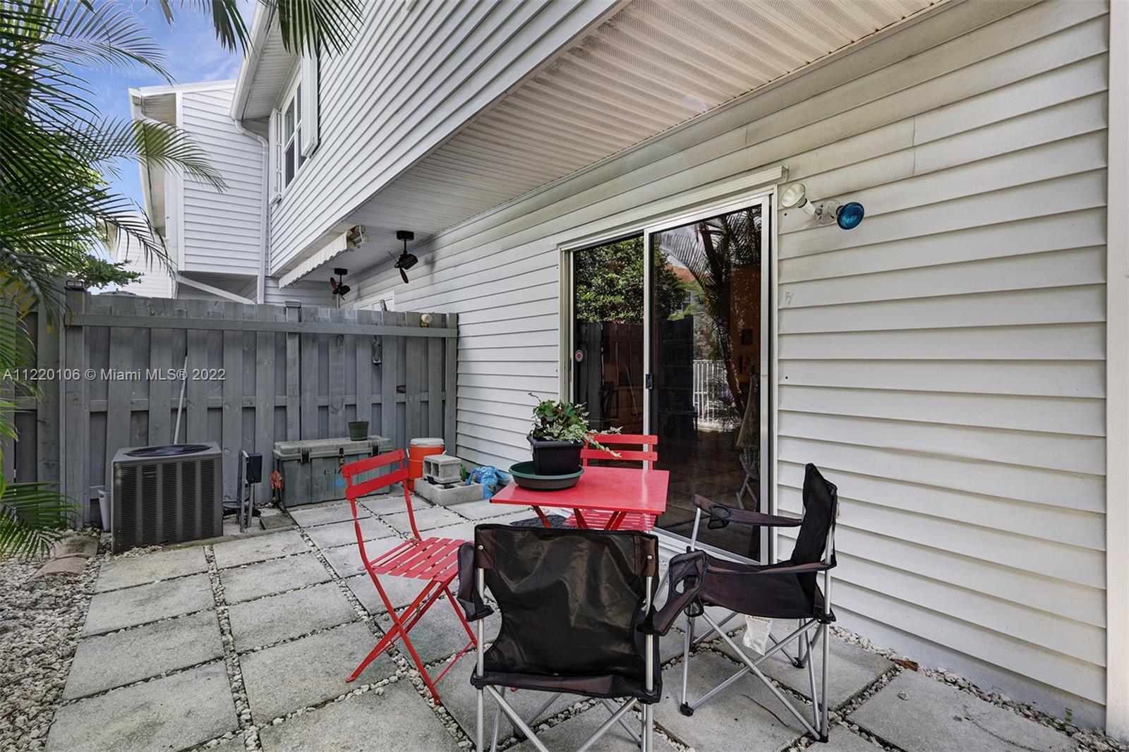 LINDA TERRACE - Residential