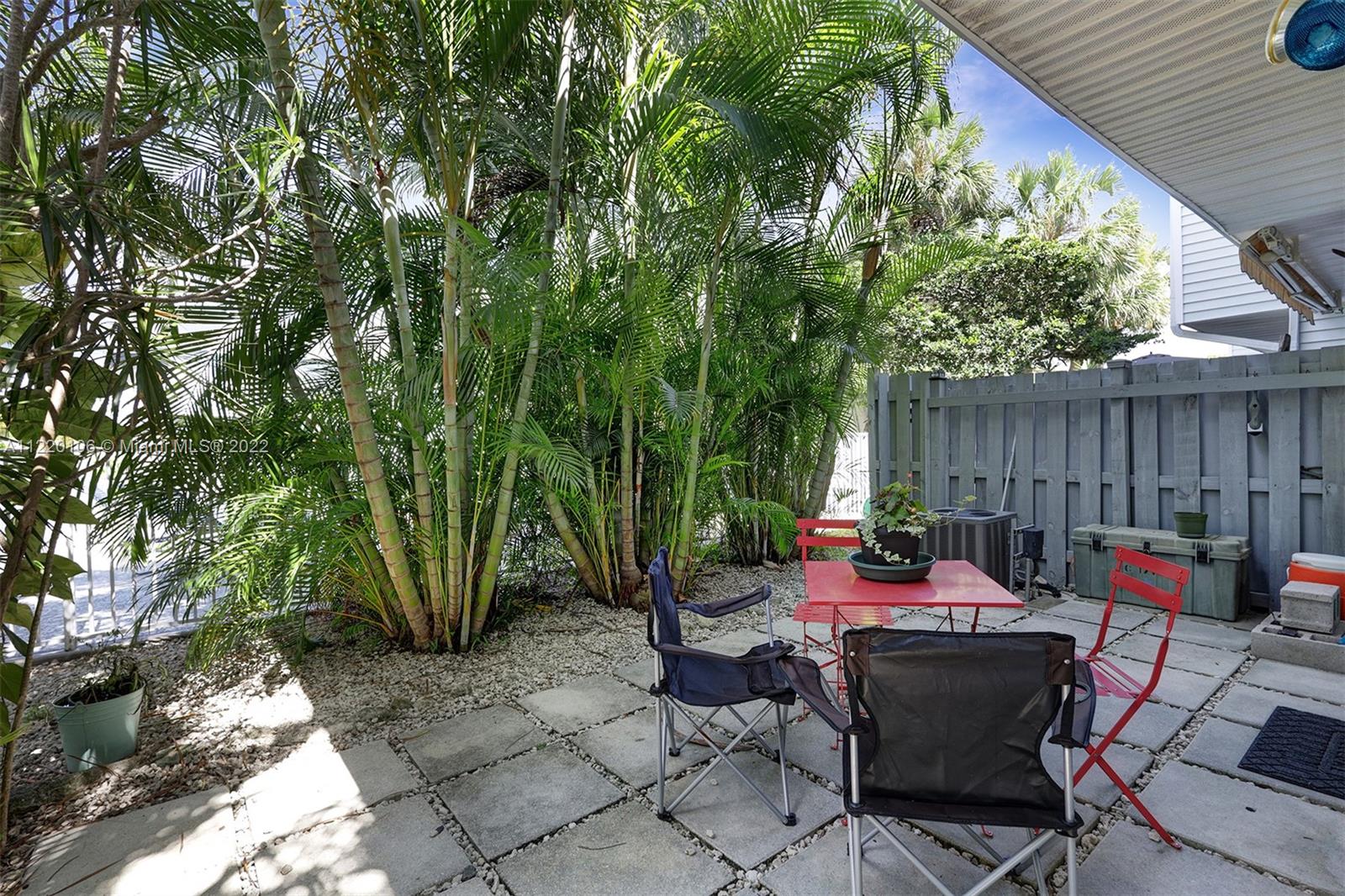 LINDA TERRACE - Residential