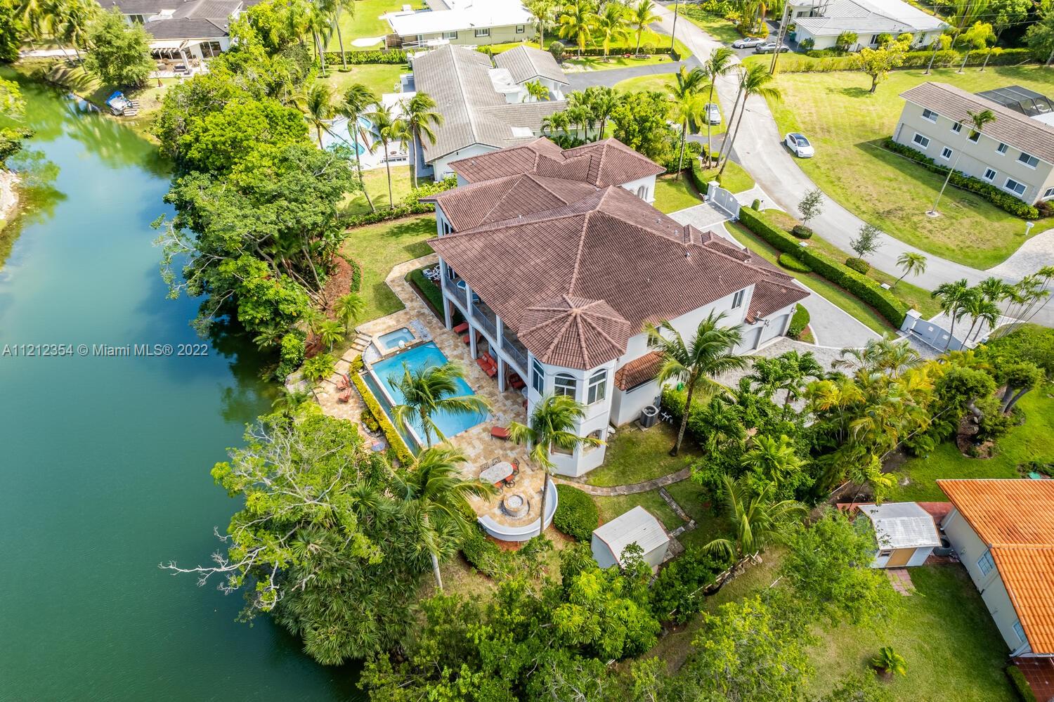 ROCK LAKE - Residential