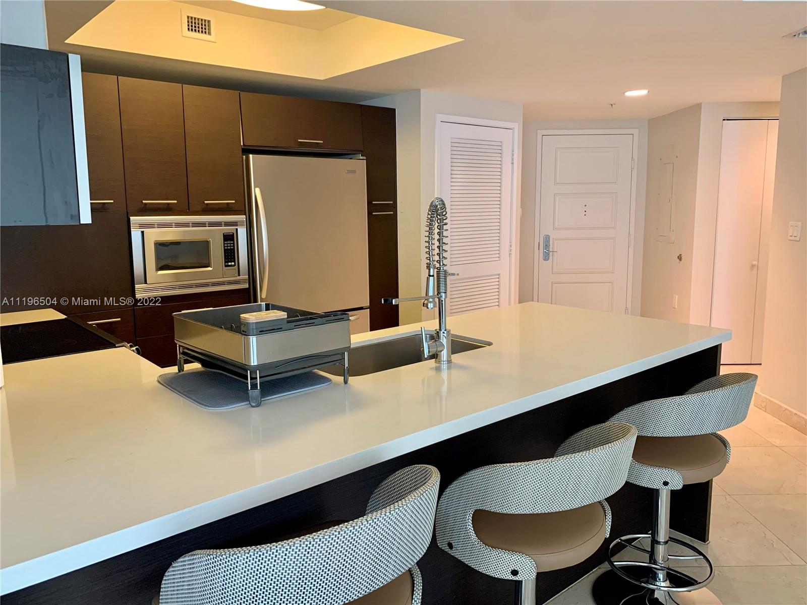 ST TROPEZ ON THE BAY 1 CO - Residential Lease