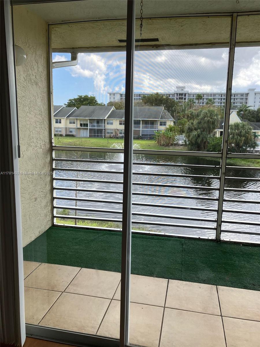 BREEZES AT PALM AIRE COND - Residential Lease