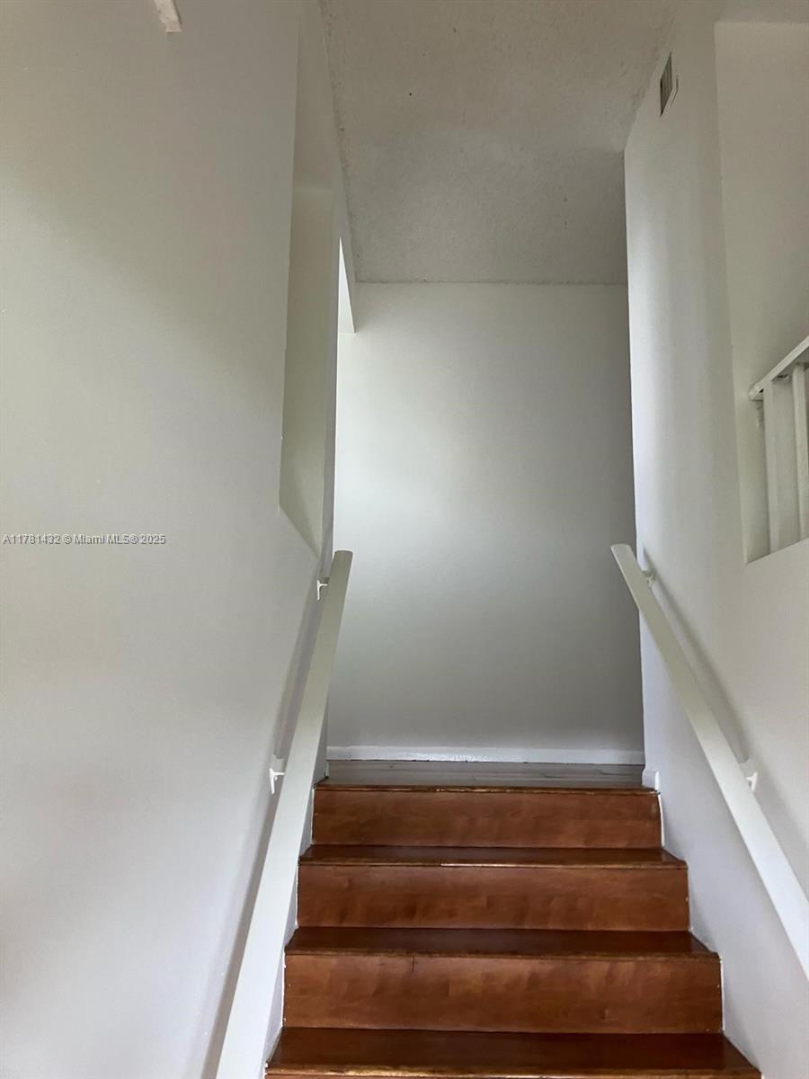 BREEZES AT PALM AIRE COND - Residential Lease