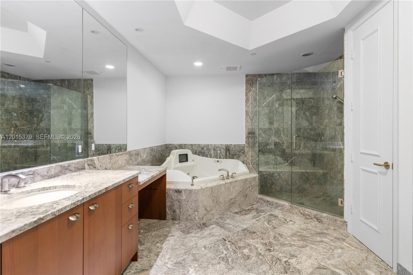 TURNBERRY OCEAN COLONY - Residential