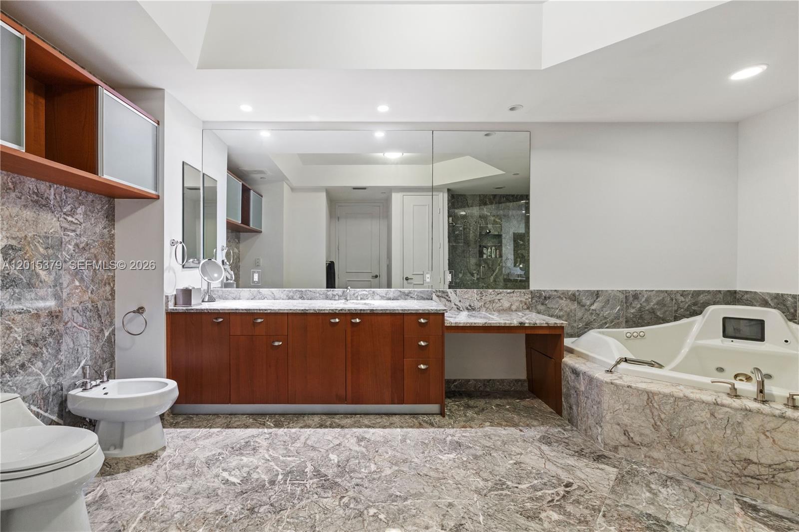 TURNBERRY OCEAN COLONY - Residential