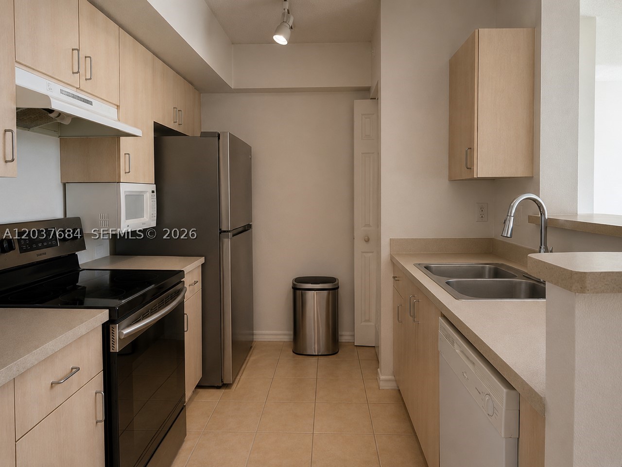DEVONAIRE CONDO AT PEMBRO - Residential Lease