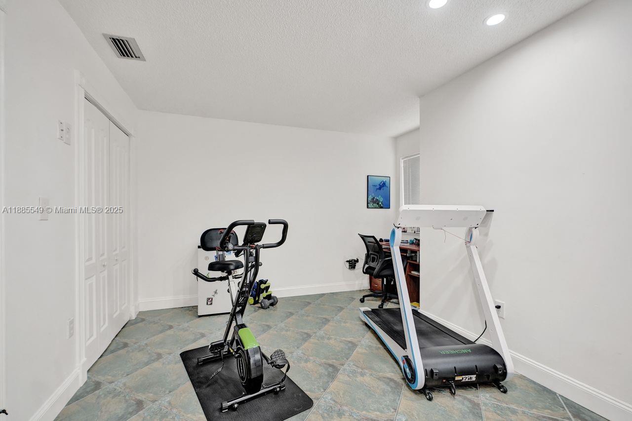 GOLFVIEW TH AT KENDALE LK - Residential