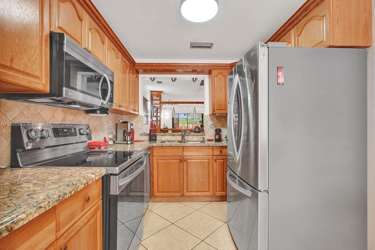 GOLFVIEW TH AT KENDALE LK - Residential