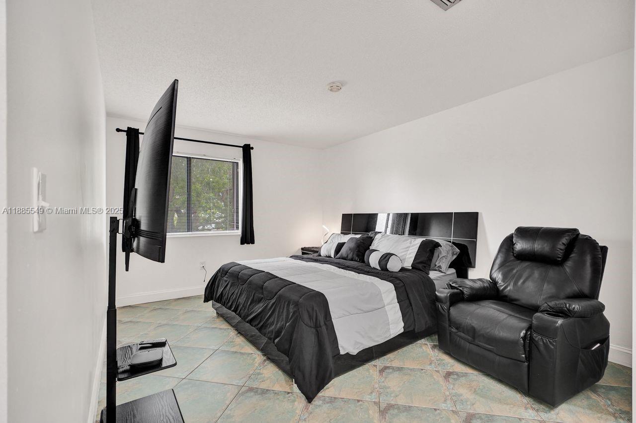 GOLFVIEW TH AT KENDALE LK - Residential
