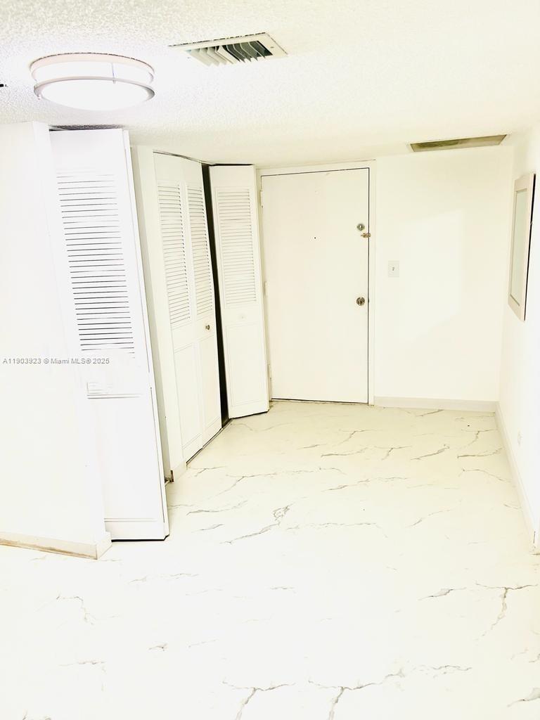 WINSTON TOWERS 400 CONDO - Residential