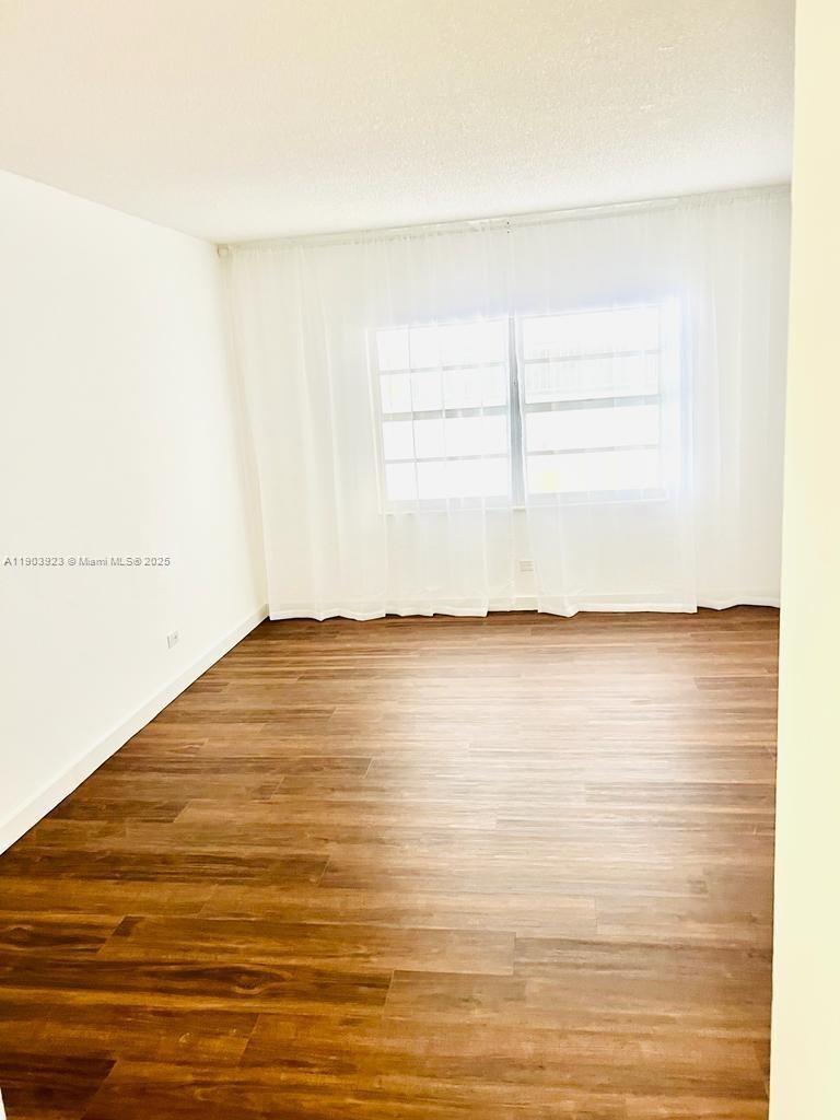 WINSTON TOWERS 400 CONDO - Residential