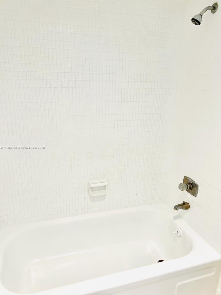 WINSTON TOWERS 400 CONDO - Residential