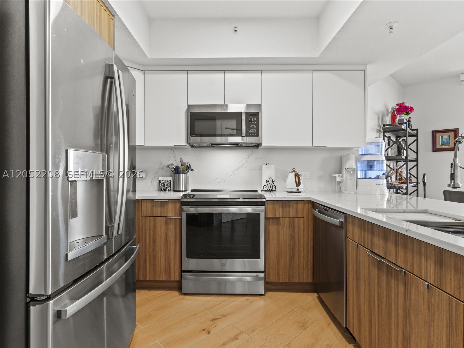 THE LUXOR RESIDENCES COND - Residential Lease