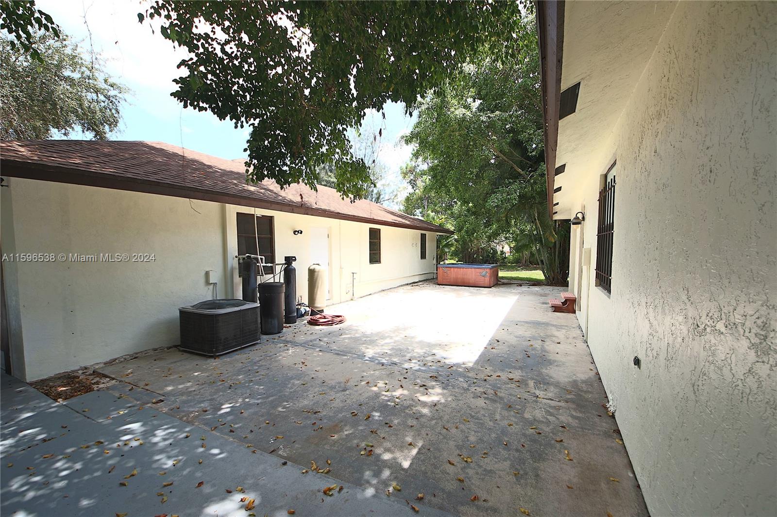 LOXAHATCHEE ACRES - Residential