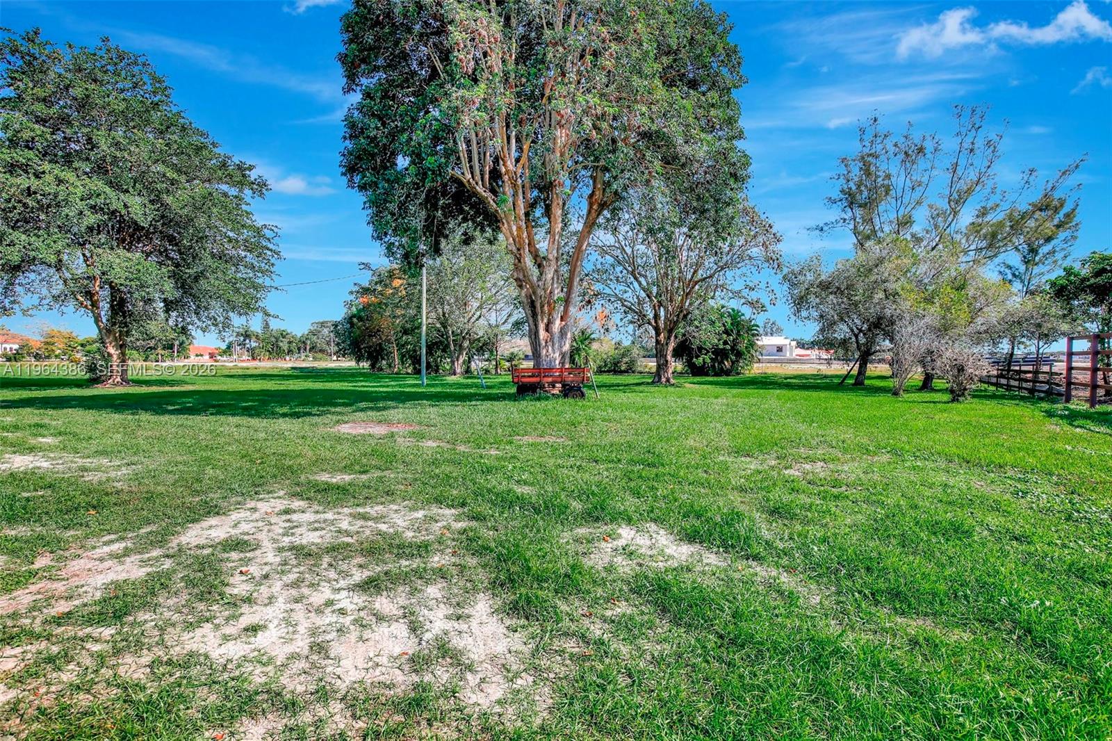 COUNTRY CLUB RANCHES SEC - Residential