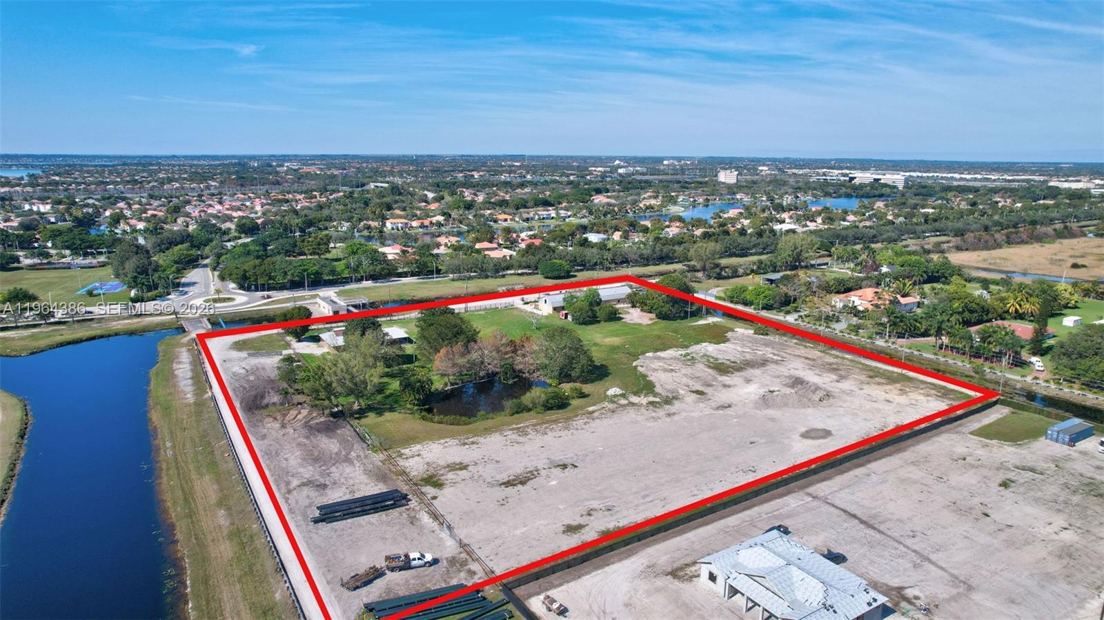 COUNTRY CLUB RANCHES SEC - Residential